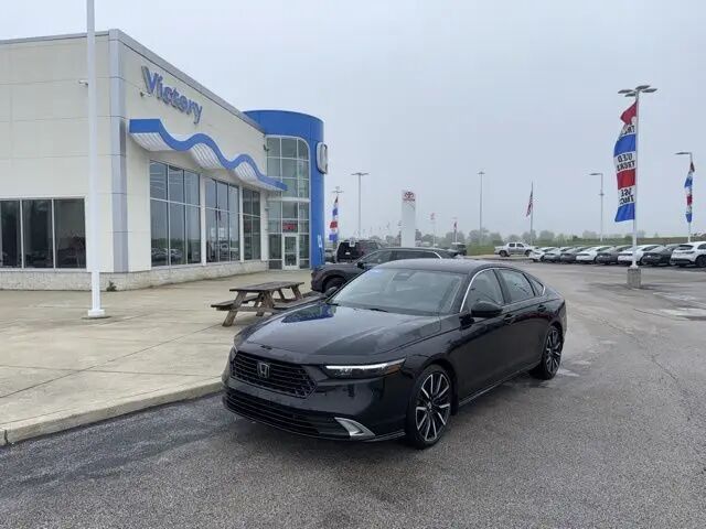 2023 Honda Accord Hybrid Touring — photo 1 of 13