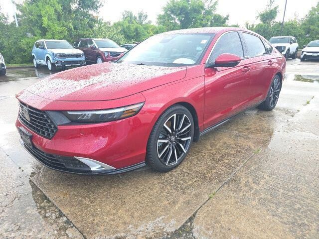 2023 Honda Accord Hybrid Touring — photo 1 of 5