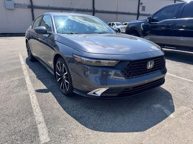 2023 Honda Accord Hybrid Touring — photo 1 of 26