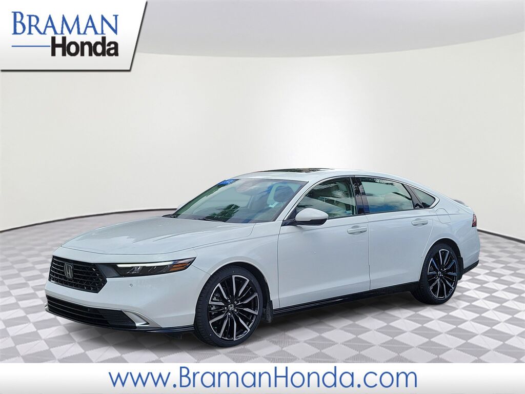 2023 Honda Accord Hybrid Touring — photo 1 of 13
