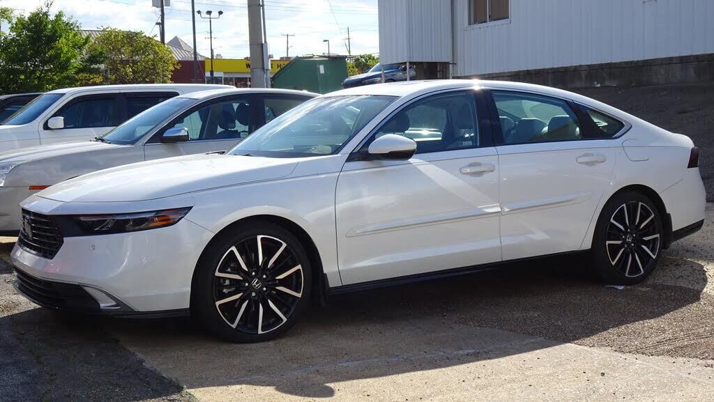 2024 Honda Accord Hybrid Touring — photo 1 of 1
