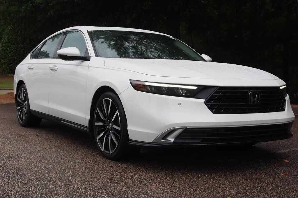 2024 Honda Accord Hybrid Touring — photo 1 of 13