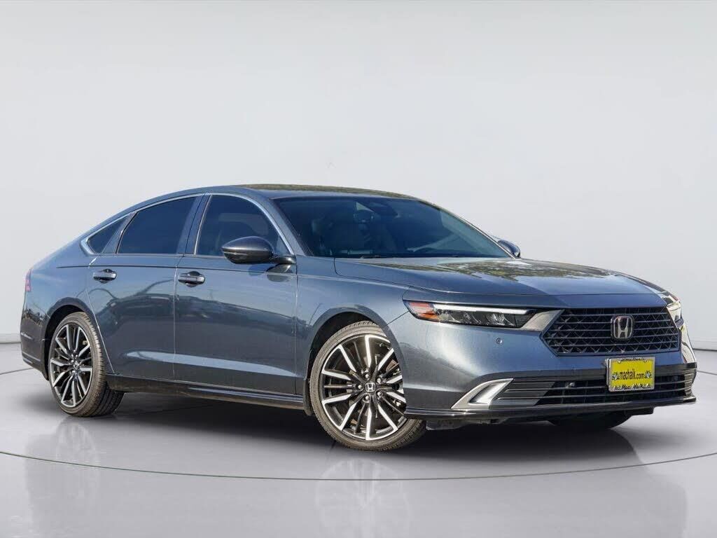 2023 Honda Accord Hybrid Touring — photo 1 of 27