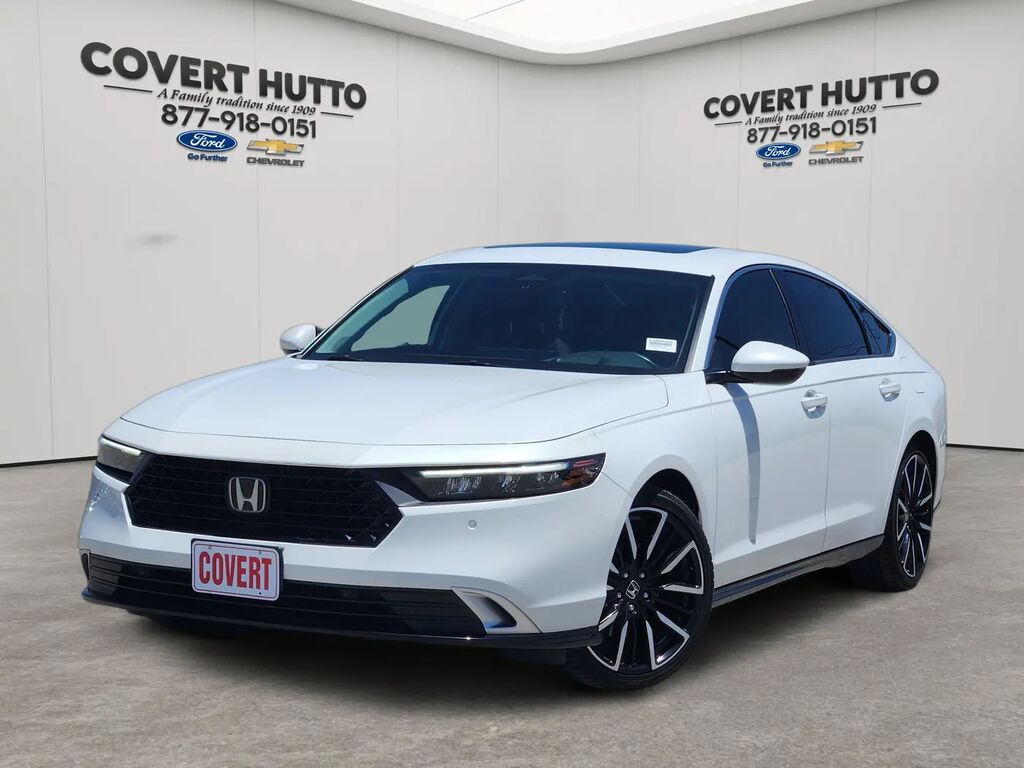 2023 Honda Accord Hybrid Touring — photo 1 of 13