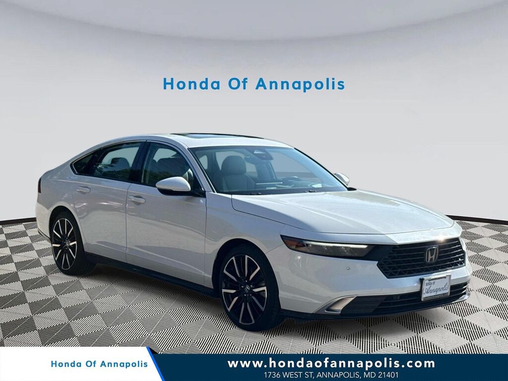 2024 Honda Accord Hybrid Touring — photo 1 of 12