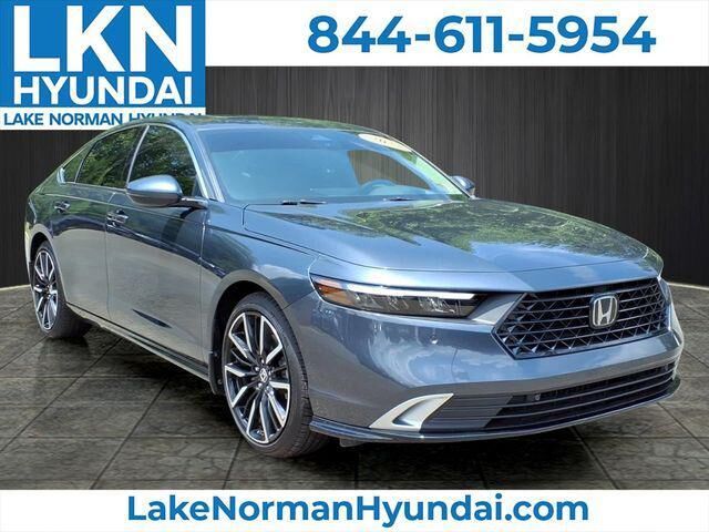 2025 Honda Accord Hybrid Touring — photo 1 of 13