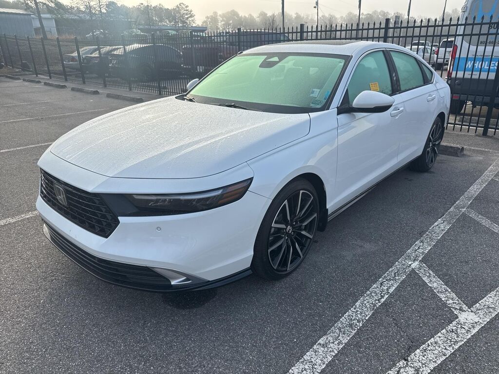 2023 Honda Accord Hybrid Touring — photo 1 of 1