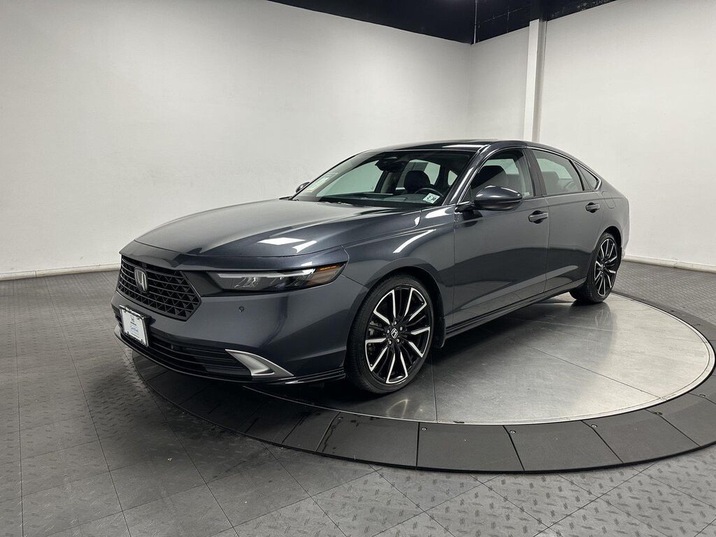 2024 Honda Accord Hybrid Touring — photo 1 of 13