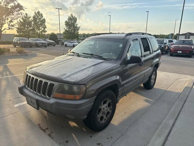 2000 Jeep Grand Cherokee Laredo — photo 1 of 9