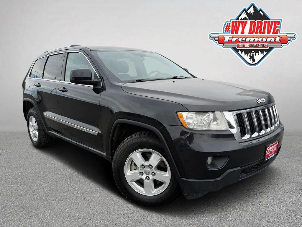 2011 Jeep Grand Cherokee Laredo — photo 1 of 13