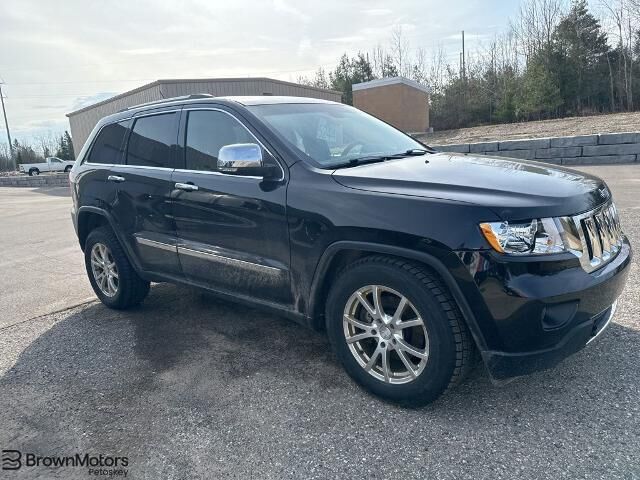 2011 Jeep Grand Cherokee Overland — photo 1 of 26