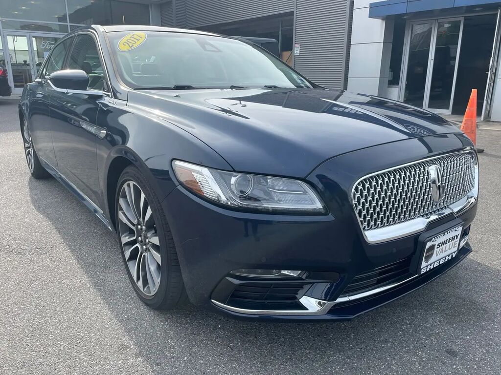 2017 Lincoln Continental Reserve — photo 1 of 11