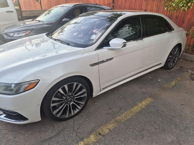 2018 Lincoln Continental Reserve — photo 1 of 24