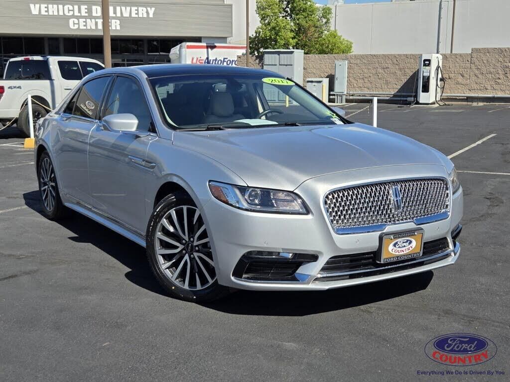 2017 Lincoln Continental Select — photo 1 of 1