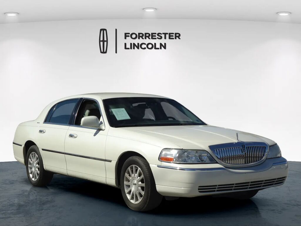 2006 Lincoln Town Car Signature — photo 1 of 13