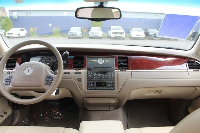 2004 Lincoln Town Car Signature