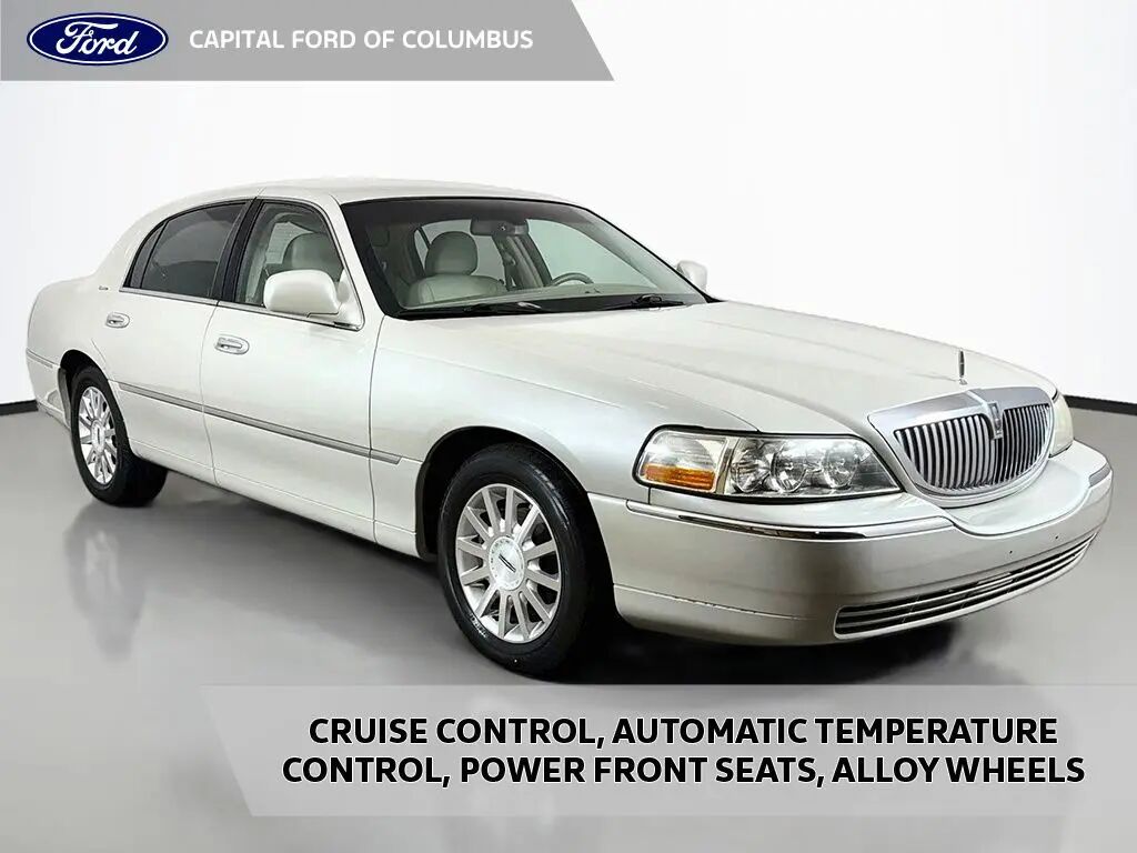 2007 Lincoln Town Car Signature — photo 1 of 3