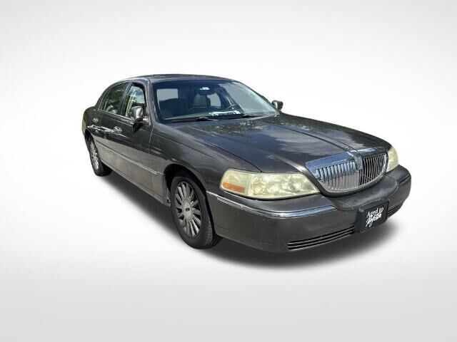 2004 Lincoln Town Car Signature