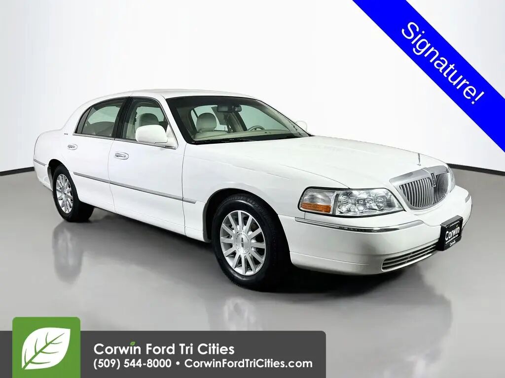 2007 Lincoln Town Car Signature — photo 1 of 13