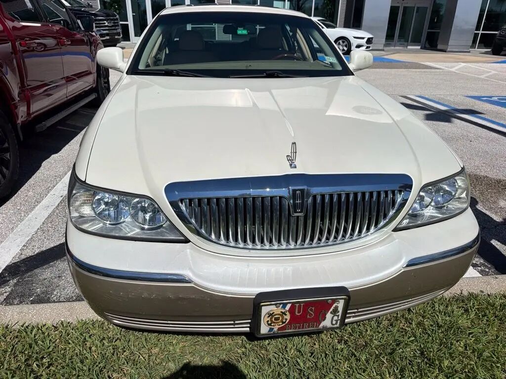 2006 Lincoln Town Car Designer Series — photo 1 of 8