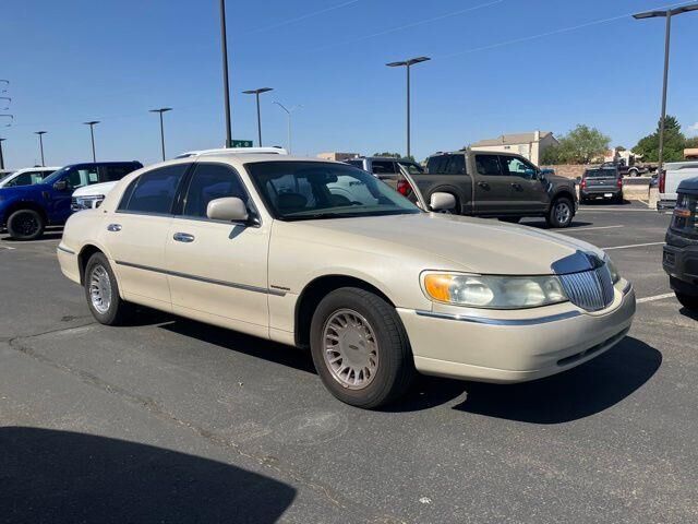 2002 Lincoln Town Car Cartier — photo 1 of 2
