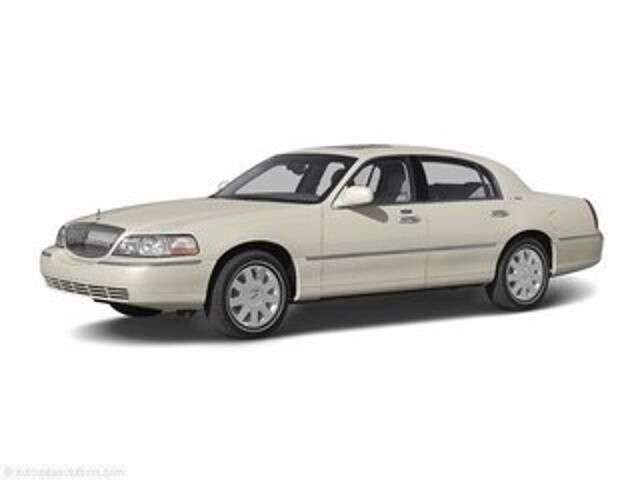 2004 Lincoln Town Car Ultimate — photo 1 of 3