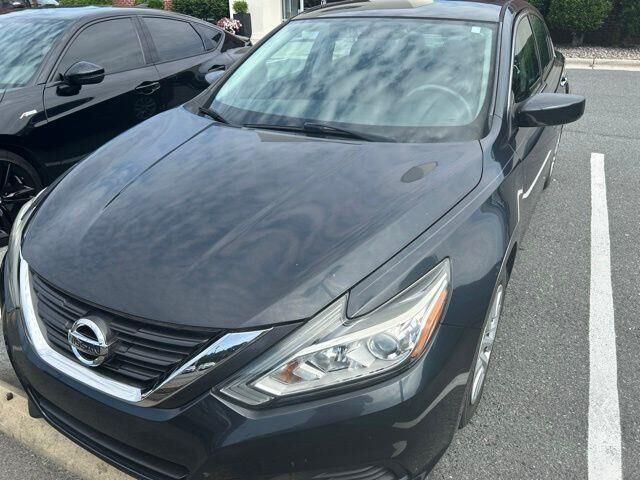 2017 Nissan Altima 2.5 S — photo 1 of 11