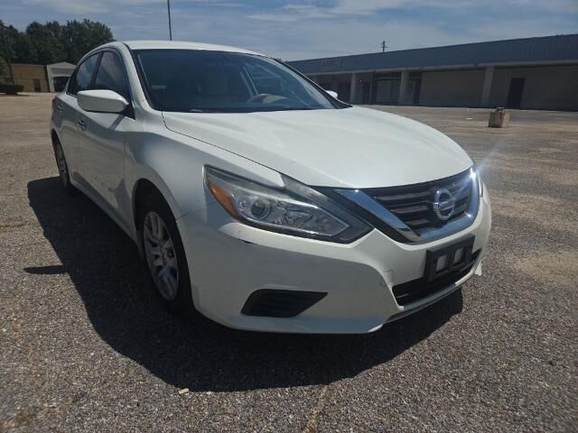 2017 Nissan Altima 2.5 S — photo 1 of 13