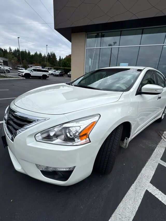 2014 Nissan Altima 2.5 SV — photo 1 of 7