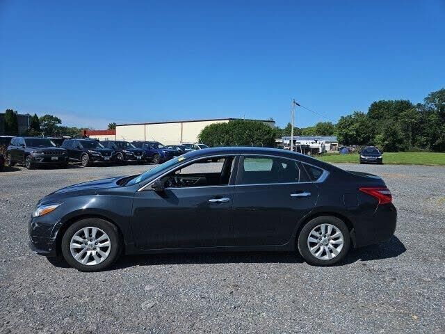 2016 Nissan Altima 2.5 S — photo 1 of 7
