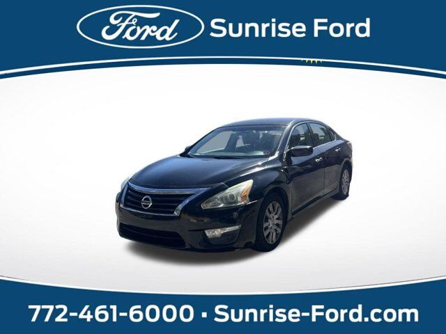 2013 Nissan Altima 2.5 S — photo 1 of 2