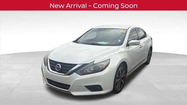 2017 Nissan Altima 2.5 SR — photo 1 of 4