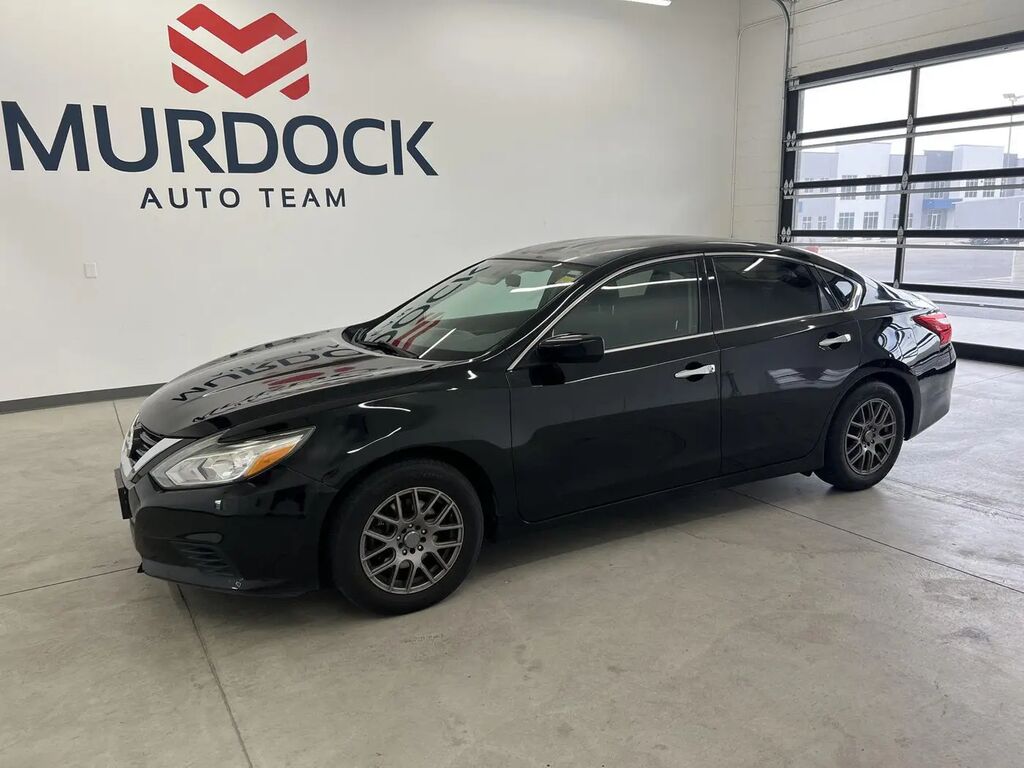 2016 Nissan Altima 2.5 S — photo 1 of 13