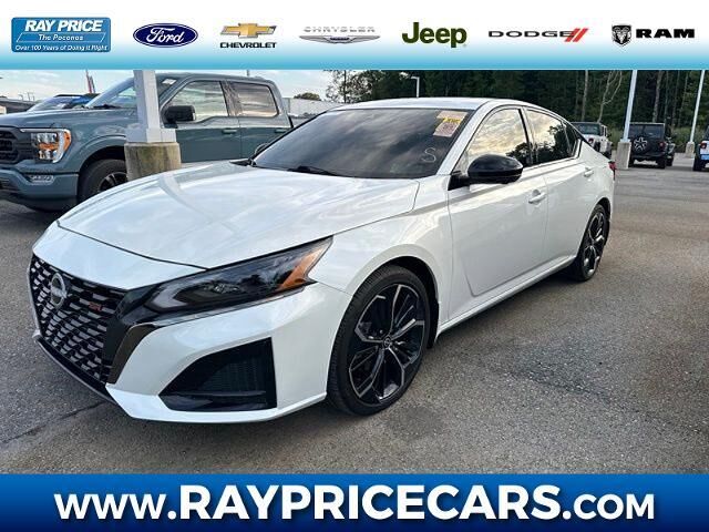 2023 Nissan Altima 2.0 SR — photo 1 of 13