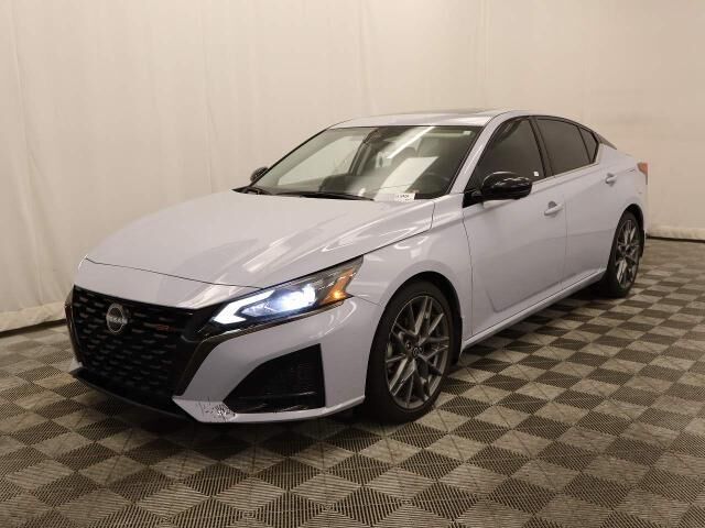 2023 Nissan Altima 2.0 SR — photo 1 of 26