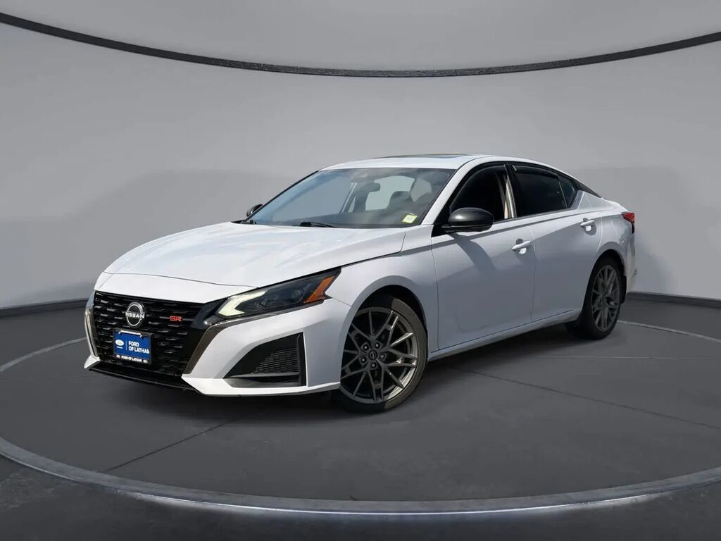 2023 Nissan Altima 2.0 SR — photo 1 of 15