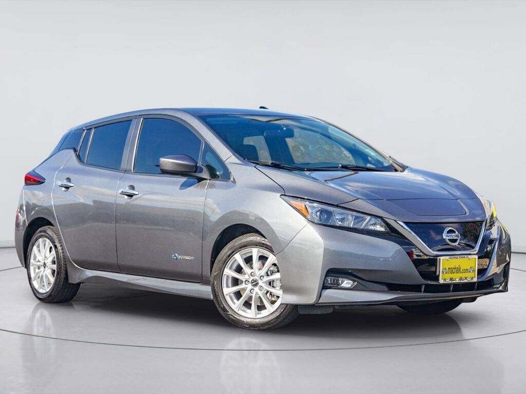 2018 Nissan LEAF S — photo 1 of 2