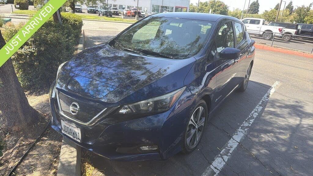 2018 Nissan LEAF S — photo 1 of 14