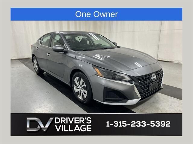 2023 Nissan Altima 2.5 S — photo 1 of 13