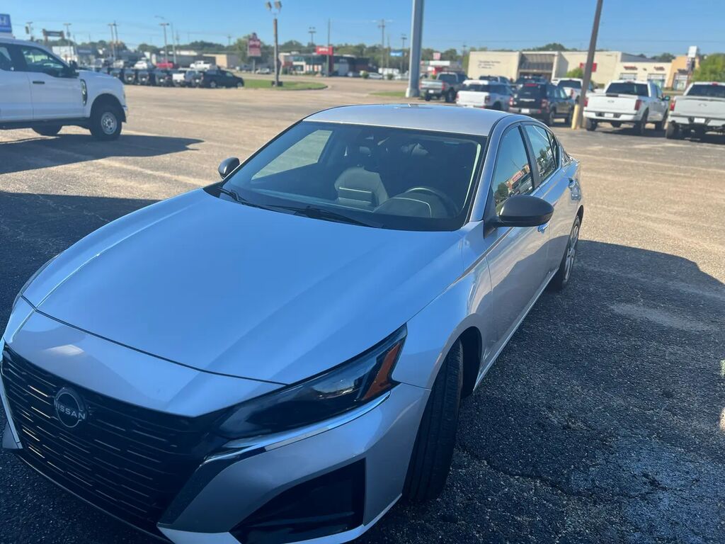 2025 Nissan Altima 2.5 S — photo 1 of 13
