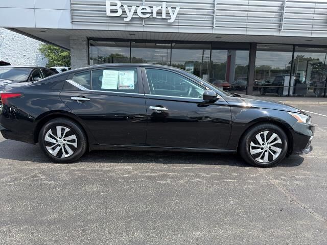 2019 Nissan Altima 2.5 S — photo 1 of 26
