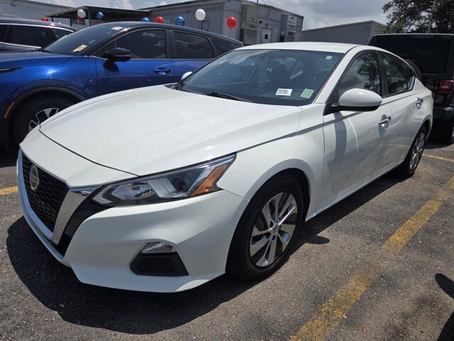 2020 Nissan Altima 2.5 S — photo 1 of 3
