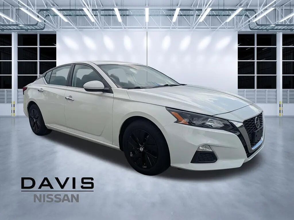 2022 Nissan Altima 2.5 S — photo 1 of 13