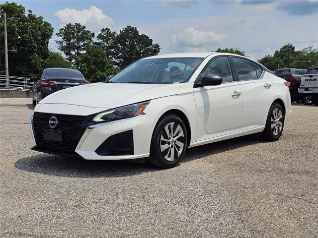 2024 Nissan Altima 2.5 S — photo 1 of 13