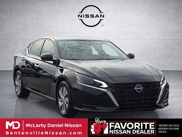 2025 Nissan Altima S — photo 1 of 13