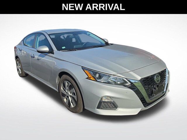 2020 Nissan Altima 2.5 S — photo 1 of 6