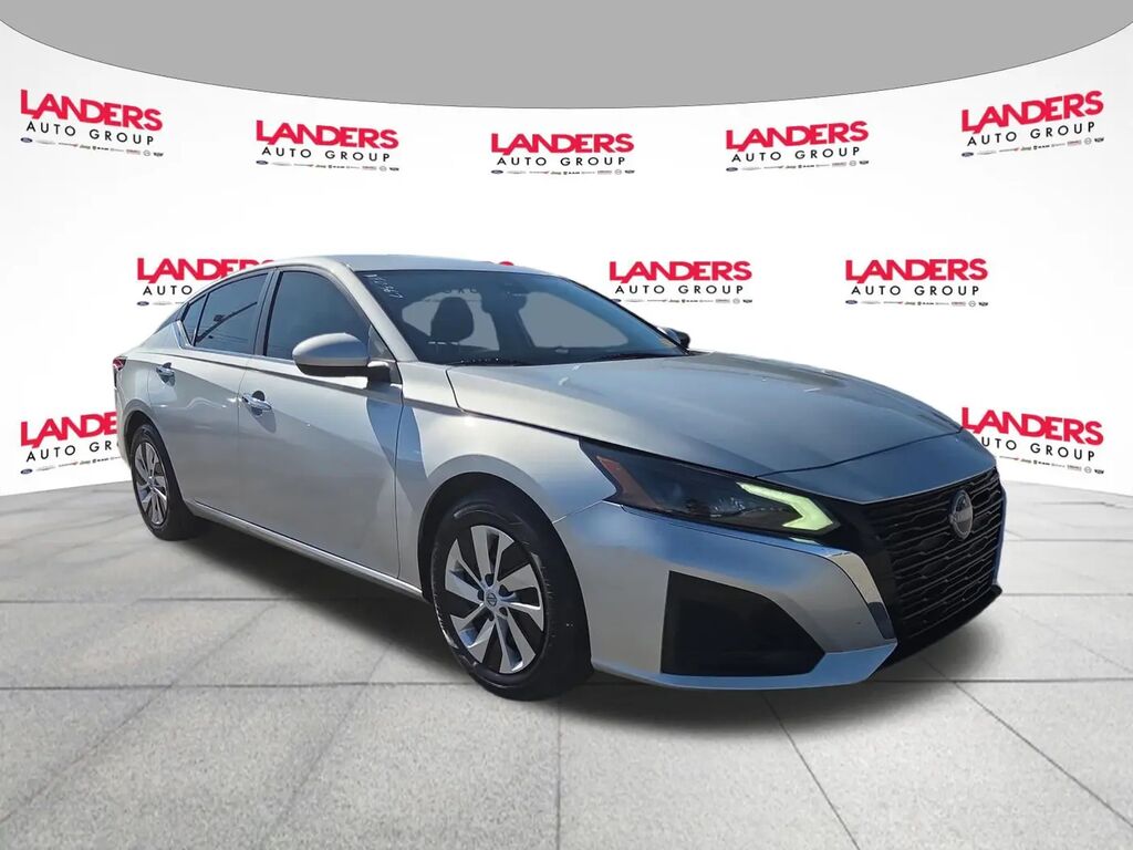 2023 Nissan Altima 2.5 S — photo 1 of 13