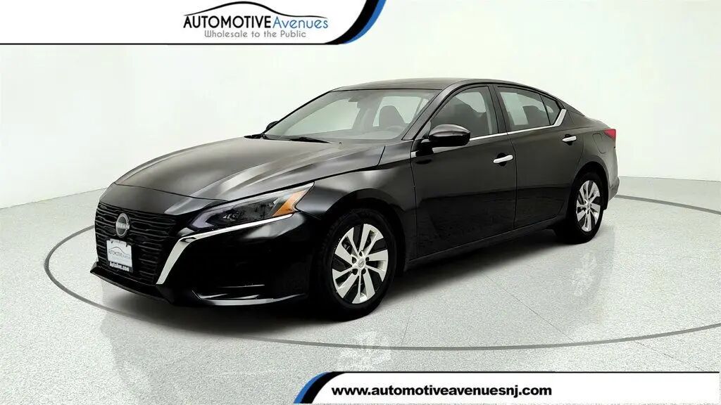 2023 Nissan Altima 2.5 S — photo 1 of 13