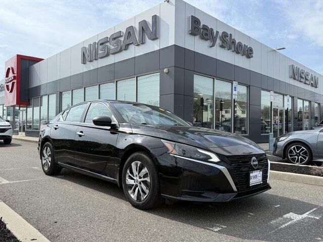 2024 Nissan Altima 2.5 S — photo 1 of 117