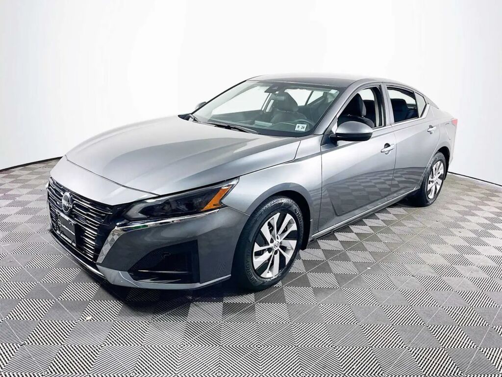 2023 Nissan Altima 2.5 S — photo 1 of 13